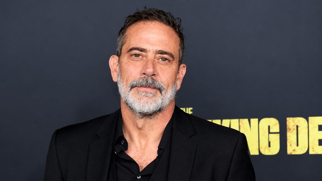 Jeffrey Dean Morgan wearing a black suit at a red carpet event